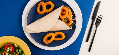 Смачні врапи з кільцями цибулі